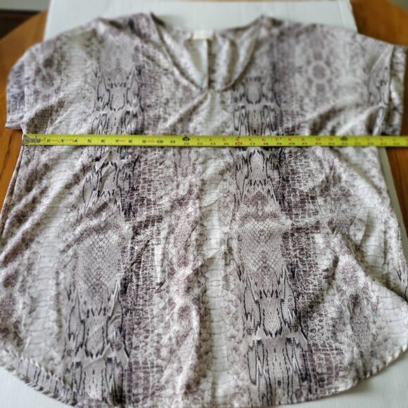 1. 4. 3 Story by Line Up Brown Reptile Print Blouse Capped Sleeves 3X - Picture 10 of 13